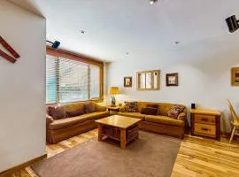 Beautiful Ski-in-ski-out villa with shared hot tubs & pools & tennis and free WiFi