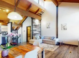 Northstar Condo with Wifi pool access and close to ski hill