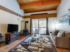 Beautiful condo with shared pool hot tub & sauna - walking distance to skiing