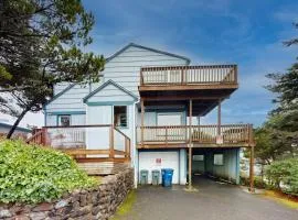 Comfy duplex with peekaboo ocean views private hot tub & easy beach access