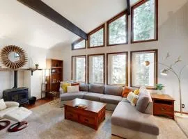 3-story home with private deck bar & entertainment room & W&D