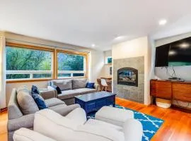 Relaxing dog-friendly home with patio & spacious living area MCA #439