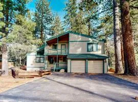 Spacious home lined by trees with wood stove & jetted tub - dog-friendly