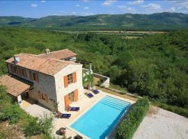 Beautiful villa in outstanding location, 10X5m pool, Wifi, stunning views, hotel i Brkač