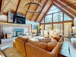 Beautiful home near the lake & slopes with private hot tub pool table & WiFi