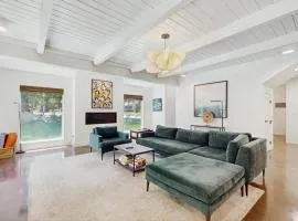 Cozy & contemporary family-friendly home with free WiFi & a private washer&dryer