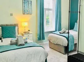Relaxing 4BR Home All Ensuite Sleeps 8 in Preston