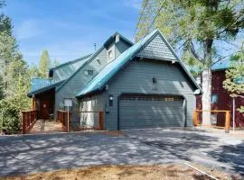 Two-Story Family-Friendly Home with Full Kitchen & washer&dryer