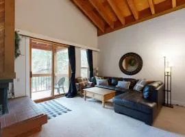 Mountain Condo with Fireplace Balcony WiFi