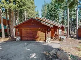 Updated Cabin with Deck Grill Washer and Dryer Access to Pool Spa