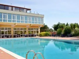 Allegra Club - Malaspina Family Village