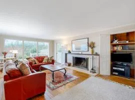 Oceanfront charmer with wood fireplace games & scenic deck - dog-friendly