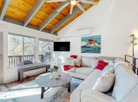 Condo near Lake Tahoe with pool hot tub grill & wood fireplace - sleeps 6