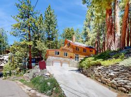 Stateline Chalet - 5BR Panoramic Mountain Views Dipping Pool & Dry Sauna, hotel v destinaci Stateline