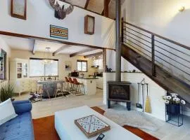 Family-friendly cabin with fireplace bikes loft games & skiing nearby