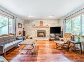 Remodeled home with large yard & kitchen in lovely forest setting - dog-friendly