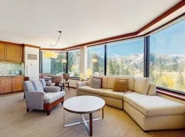 Resort at Squaw Creek corner unit - amazing views Ski-in-ski-out on-site pool