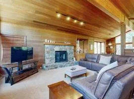 Amazing Dollar Point Retreat - 2 Suites & Fireplace - 2 Decks HVAC & Grill