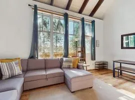 Cozy and Convenient Condo with Fireplace Deck W&D Close to Town Lake Trails