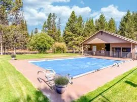 Lovely home near town with private hot tub scenic deck W&D & chic decor