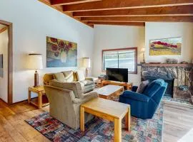 Homey Family Condo with Shared Pool Hot Tub Tennis & Lovely Lake Views