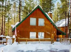 Roomy Cabin-Style Home with On-Site Golf & Shared Pool Hot Tub - Skiing Nearby