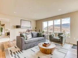 Modern mountain & river-view house with balcony deck gym and WiFi