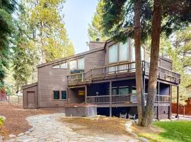 Serene home with fireplace wood stove kitchen W&D hot tub & gas grill