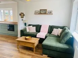 bungalow, quiet, accessible, parking for 2