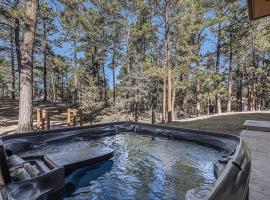 Family Retreat w Zipline Theater Sauna, מלון בקולורדו ספרינגס