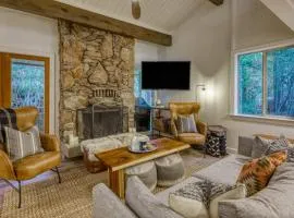 Charming condo near the lake with grill full kitchen & W&D