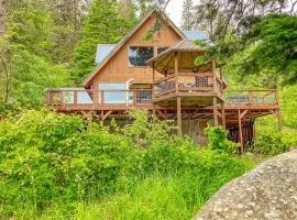 Nana and Papa's - Lakefront dog-friendly home in Joseph with amazing yard deck