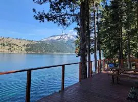 Lakefront home with wraparound deck modern appliances WiFI & dog-friendly