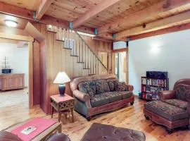 Tahoma hideaway near lake trails & mountain vibes