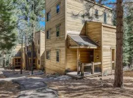 Cozy retreat with hot tub & washer&dryer - near skiing hiking lake & golf