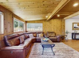 Edgewood Retreat - Hot Tub Golf Course Views & Walk to Stateline, hotel v destinaci Stateline