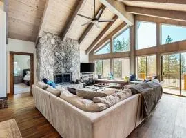 Amazing woodland home with private hot tub fireplace & serene lake view deck