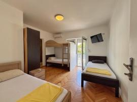 Vega's Hostel, hotell sihtkohas Tivat