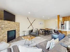 Dog-friendly mountain condo with washer&dryer sleeps 2