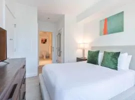 Seaport Retreat - Rooftop Pool & Gym