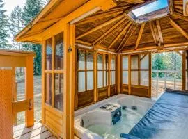 Spacious Two-Story Home withPrivate Hot Tub Free WiFi & Game Room - Dogs OK