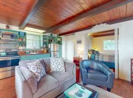 Dog-friendly ADU with a full kitchen & shared washer&dryer - near the water