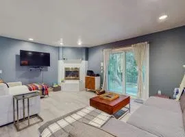 Dog-Friendly Home with Hot Tub Lovely Backyard Meadow Walk to Shops & Restaurants