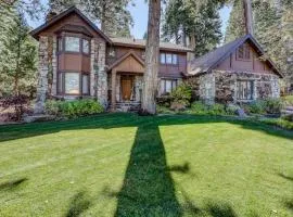 Family-friendly home with a beautiful yard & deck - close to the lake & ski slopes