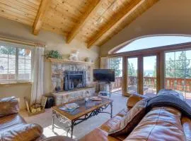 Dog-friendly chalet with amazing lake views & pool access - near lake & slopes