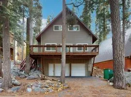 Donner Lake home with pool table - minutes to hiking skiing & downtown