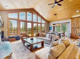 Gorgeous dog-friendly home with private hot tub shared pool & mountain views