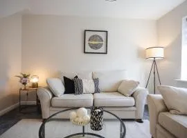 Stylish 3BR Apartment Newport Near M4 Free Parking on site
