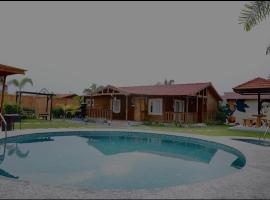 Arunam - A Royal Wooden Cottage & Pool Farmhouse, hotel a Venkatāpur