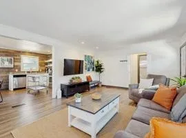 Walkable home just 3 blocks to Heavenly Village with hot tub & firepit